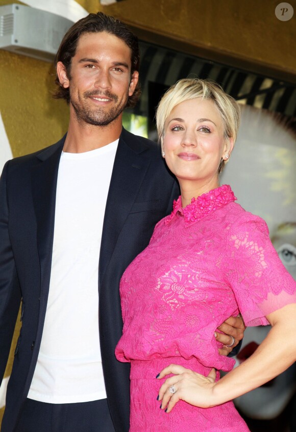 Kaley Cuoco, Ryan Sweeting - Kaley Cuoco reçoit son étoile sur le Walk Of Fame en compagnie d'Arsenio Hall à Hollywood, le 29 octobre 2014