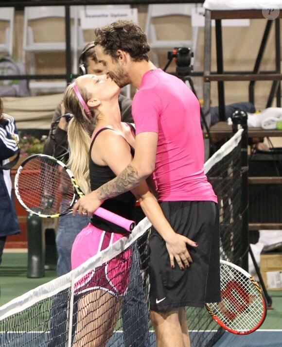 Kaley Cuoco et son mari Ryan Sweeting participent à un tournoi de tennis des célébrités à Calabasas le 22 mars 2014