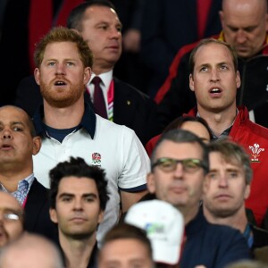 Prince Harry, Prince William, et Catherine Middleton, lors du match Angleterre - Pays de Galles à Twickenham, Londres, le 26 septembre 2015.