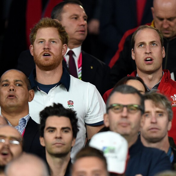 Prince Harry, Prince William, et Catherine Middleton, lors du match Angleterre - Pays de Galles à Twickenham, Londres, le 26 septembre 2015.