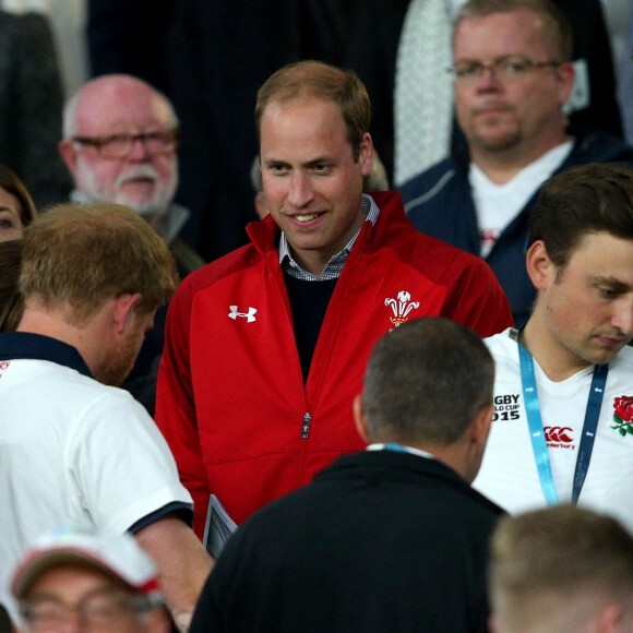 Prince Harry, Prince William, et Catherine Middleton, lors du match Angleterre - Pays de Galles à Twickenham, Londres, le 26 septembre 2015.