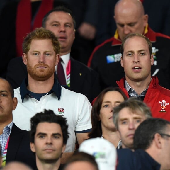 Prince Harry, Prince William, et Catherine Middleton, lors du match Angleterre - Pays de Galles à Twickenham, Londres, le 26 septembre 2015.