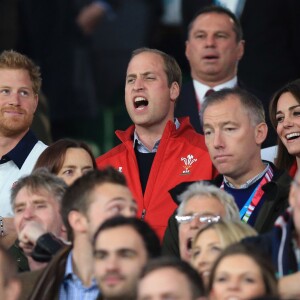 Prince Harry, Prince William, et Catherine Middleton, lors du match Angleterre - Pays de Galles à Twickenham, Londres, le 26 septembre 2015.