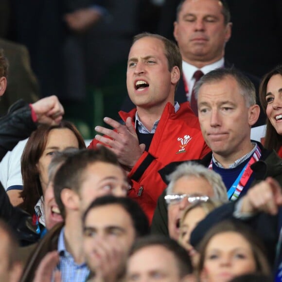 Prince Harry, Prince William, et Catherine Middleton, lors du match Angleterre - Pays de Galles à Twickenham, Londres, le 26 septembre 2015.