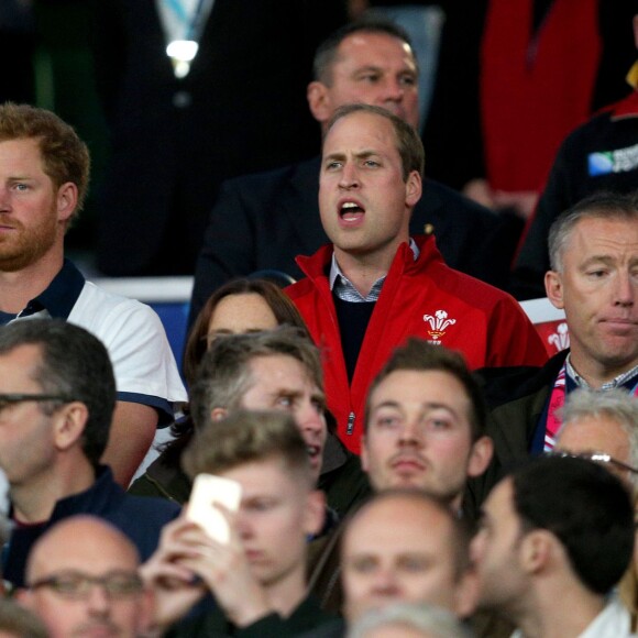 Prince Harry, Prince William, et Catherine Middleton, lors du match Angleterre - Pays de Galles à Twickenham, Londres, le 26 septembre 2015.