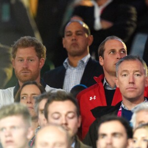 Le prince Harry, le prince William, duc de Cambridge et Catherine Kate Middleton, duchesse de Cambridge, assistent au match de rugby Angleterre/Pays de Galles au stade Twickenham à Londres le 26 septembre 2015. Ce match compte pour la coupe du monde de rugby. Le prince Harry est supporter de l'équipe d'Angleterre et le prince William celle du Pays de Galles. L'équipe du Pays de Galles a remporté la victoire par 28 à 25.