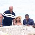 Beyoncé Knowles et son mari Jay Z quittent leur yacht pour aller déjeuner à terre avec leur fille Blue Ivy dans les Iles de Lerins le 16 septembre 2015.