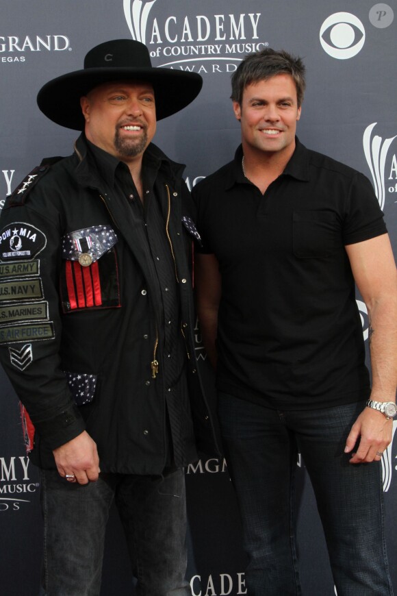 Eddie Montgomery et Troy Gentry lors des 46e Annual Academy Of Country Music Awards à la MGM Grand Garden Arena de Las Vegas le 3 avril 2011