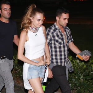 Cara Delevingne à la sortie de son hôtel à Rio de Janeiro, en route pour le festival Rock in Rio au Brésil le 26 septembre 2015