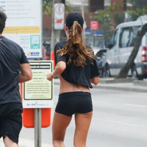 Izabel Goulart fait son footing dans les rues de Rio de Janeiro au Brésil, le 26 septembre 2015