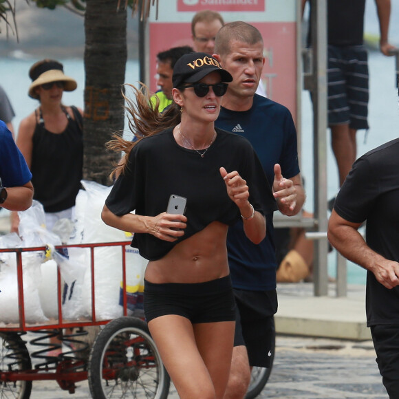 Izabel Goulart fait son footing dans les rues de Rio de Janeiro au Brésil, le 26 septembre 2015