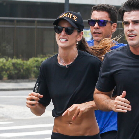 Izabel Goulart fait son footing dans les rues de Rio de Janeiro au Brésil, le 26 septembre 2015