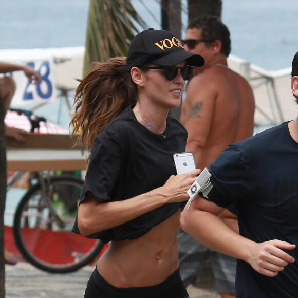 Izabel Goulart fait son footing dans les rues de Rio de Janeiro au Brésil, le 26 septembre 2015