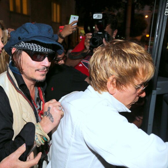 Johnny Depp et sa femme Amber Heard à la sortie du festival Rock in Rio au Brésil, le 24 septembre 2015