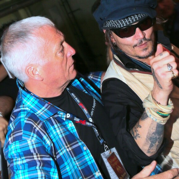 Johnny Depp et sa femme Amber Heard à la sortie du festival Rock in Rio au Brésil, le 24 septembre 2015