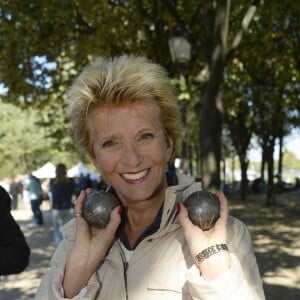 Pierrette Brès - Tournoi de pétanque caritatif dont les bénéfices seront reversés à l'association MeghanOra, pour soutenir la recherche médicale contre les tumeurs rénales de l'Enfant et l'Adolescent, sur l'Esplanade des Invalides à Paris, le 27 septembre 2015.