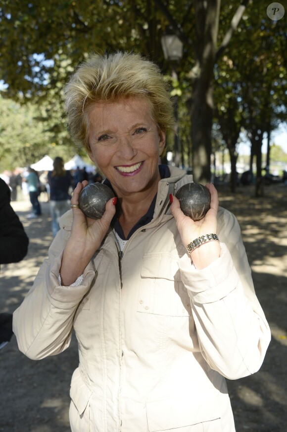 Pierrette Brès - Tournoi de pétanque caritatif dont les bénéfices seront reversés à l'association MeghanOra, pour soutenir la recherche médicale contre les tumeurs rénales de l'Enfant et l'Adolescent, sur l'Esplanade des Invalides à Paris, le 27 septembre 2015.