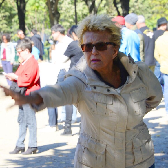 Pierrette Brès - Tournoi de pétanque caritatif dont les bénéfices seront reversés à l'association MeghanOra, pour soutenir la recherche médicale contre les tumeurs rénales de l'Enfant et l'Adolescent, sur l'Esplanade des Invalides à Paris, le 27 septembre 2015.