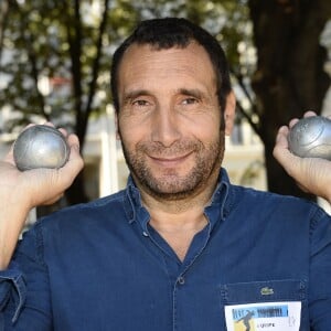 Zinedine Soualem - Tournoi de pétanque caritatif dont les bénéfices seront reversés à l'association MeghanOra, pour soutenir la recherche médicale contre les tumeurs rénales de l'Enfant et l'Adolescent, sur l'Esplanade des Invalides à Paris, le 27 septembre 2015