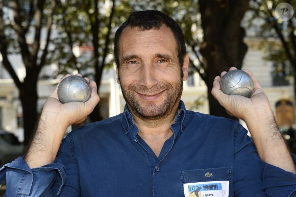 Zinedine Soualem - Tournoi de pétanque caritatif dont les bénéfices seront reversés à l'association MeghanOra, pour soutenir la recherche médicale contre les tumeurs rénales de l'Enfant et l'Adolescent, sur l'Esplanade des Invalides à Paris, le 27 septembre 2015