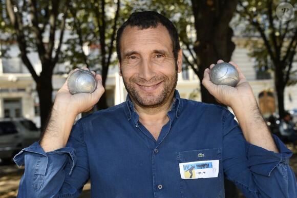 Zinedine Soualem - Tournoi de pétanque caritatif dont les bénéfices seront reversés à l'association MeghanOra, pour soutenir la recherche médicale contre les tumeurs rénales de l'Enfant et l'Adolescent, sur l'Esplanade des Invalides à Paris, le 27 septembre 2015.