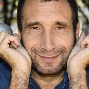 Zinedine Soualem - Tournoi de pétanque caritatif dont les bénéfices seront reversés à l'association MeghanOra, pour soutenir la recherche médicale contre les tumeurs rénales de l'Enfant et l'Adolescent, sur l'Esplanade des Invalides à Paris, le 27 septembre 2015