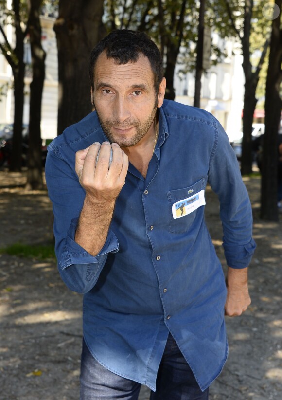 Zinedine Soualem - Tournoi de pétanque caritatif dont les bénéfices seront reversés à l'association MeghanOra, pour soutenir la recherche médicale contre les tumeurs rénales de l'Enfant et l'Adolescent, sur l'Esplanade des Invalides à Paris, le 27 septembre 2015