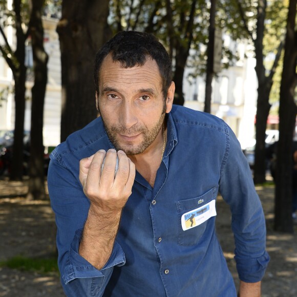 Zinedine Soualem - Tournoi de pétanque caritatif dont les bénéfices seront reversés à l'association MeghanOra, pour soutenir la recherche médicale contre les tumeurs rénales de l'Enfant et l'Adolescent, sur l'Esplanade des Invalides à Paris, le 27 septembre 2015