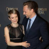 Mia Wasikowska et Tom Hiddleston, charmeurs pour l'effrayant "Crimson Peak"