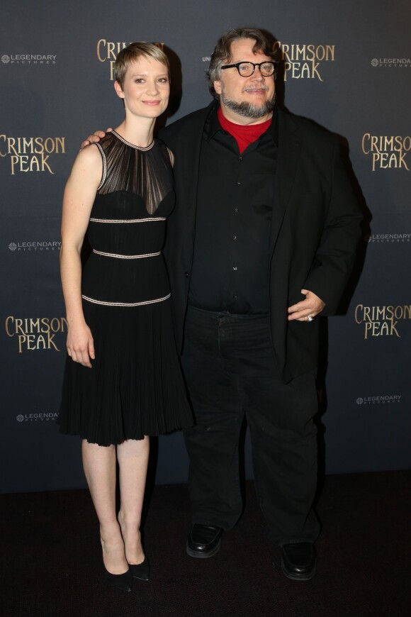 Mia Wasikowska, Guillermo del Toro - Photocall lors de l'avant-première du film "Crimson Peak" au cinéma UGC Bercy à Paris, le 28 septembre 2015.
