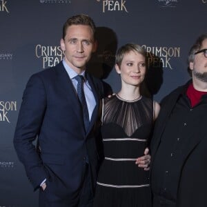 Tom Hiddleston, Mia Wasikowska et Guillermo del Toro - Photocall lors de l'avant-première du film "Crimson Peak" au cinéma UGC Bercy à Paris, le 28 septembre 2015.