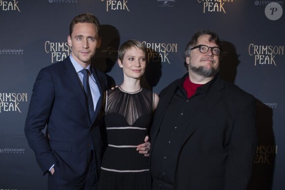 Tom Hiddleston, Mia Wasikowska et Guillermo del Toro - Photocall lors de l'avant-première du film "Crimson Peak" au cinéma UGC Bercy à Paris, le 28 septembre 2015.