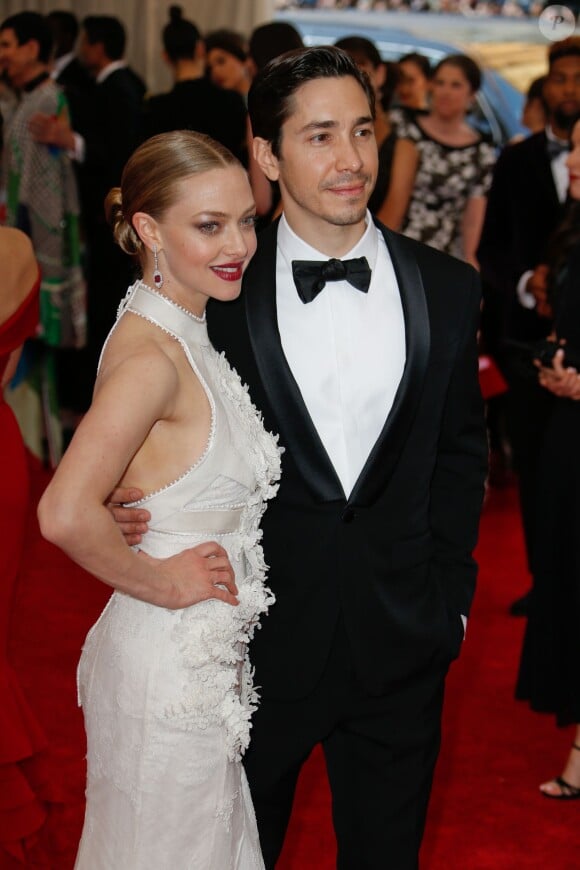 Amanda Seyfried et Justin Long - Soirée Costume Institute Gala 2015 (Met Ball) au Metropolitan Museum, célébrant l'ouverture de Chine: à travers le miroir à New York. Le 4 mai 2015