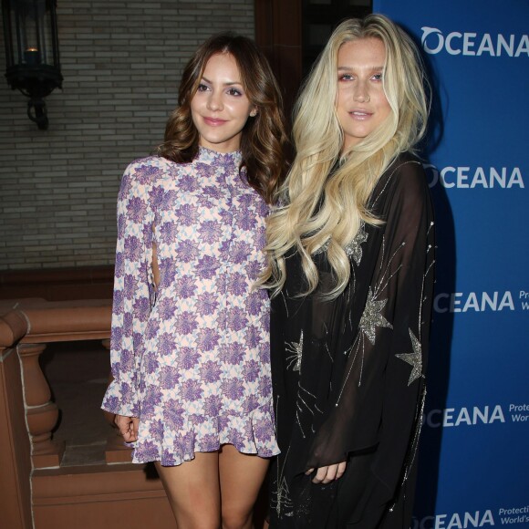 Katharine McPhee et Kesha - Photocall de la soirée "Our Ocean" à Beverly Hills LE 29 septembre 2015.