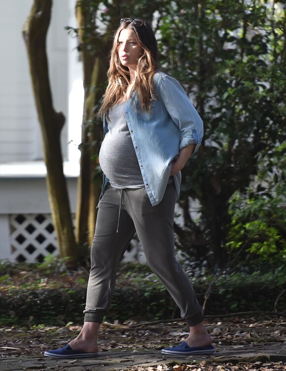 Exclusif - Jessica Biel enceinte - Tournage du film "The Devil And The Deep Blue Sea" à la Nouvelle-Orléans, les 22 et 23 février 2015