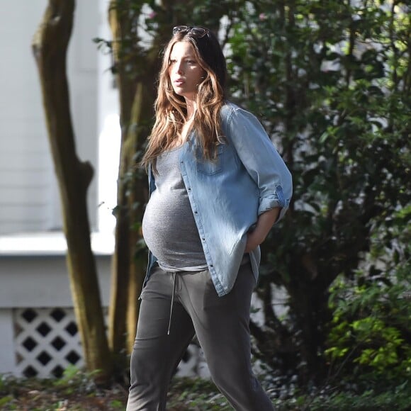 Exclusif - Jessica Biel enceinte - Tournage du film "The Devil And The Deep Blue Sea" à la Nouvelle-Orléans, les 22 et 23 février 2015