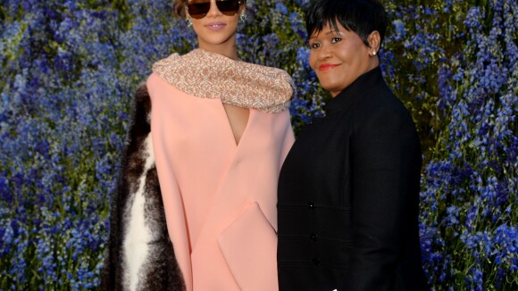Défilé Dior : Rihanna en famille face à Estelle Lefébure et Cressida Bonas
