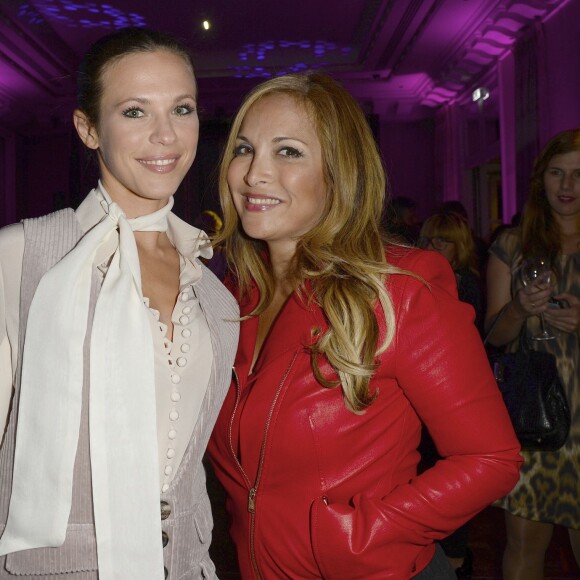 Exclusif - Lorie (Laure Pester) et Hélène Ségara - Soirée du fabricant de produits de soins dermo-cosmétiques Lierac à l'occasion du lancement de la nouvelle gamme de soins d'exception Premium, issue de la médecine régénératrice dont Kristin Scott Thomas est l'égérie dans les salons de l'hôtel Peninsula à Paris le 1er octobre 2015.