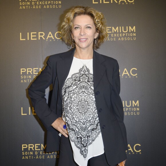Exclusif - Corinne Touzet - Soirée du fabricant de produits de soins dermo-cosmétiques Lierac à l'occasion du lancement de la nouvelle gamme de soins d'exception Premium, issue de la médecine régénératrice dont Kristin Scott Thomas est l'égérie dans les salons de l'hôtel Peninsula à Paris le 1er octobre 2015.