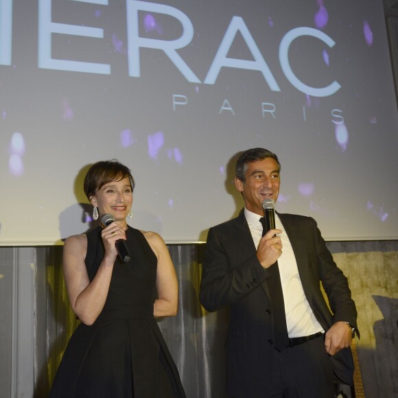 Exclusif - Kristin Scott Thomas (égérie Premium) et Stéphane Seriset (Vice-President, Global Marketing & Sales at Alès Group - LIERAC/PHYTO ) - Soirée du fabricant de produits de soins dermo-cosmétiques Lierac à l'occasion du lancement de la nouvelle gamme de soins d'exception Premium, issue de la médecine régénératrice dont Kristin Scott Thomas est l'égérie dans les salons de l'hôtel Peninsula à Paris le 1er octobre 2015.