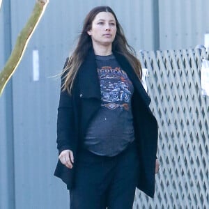 Exclusif - Jessica Biel enceinte sur le tournage de "The Devil And The Deep Blue Sea" à la Nouvelle Orleans le 21 février 2015.