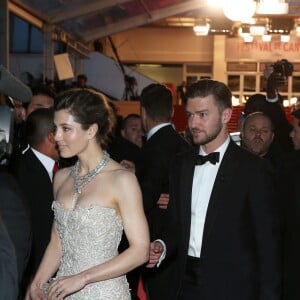 Jessica Biel et Justin Timberlake - Descente des marches du film "Inside Llewyn Davis" lors du 66eme festival du film de Cannes, le 19 mai 2013.