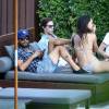 Scott Disick passe la journée avec sa nouvelle petite amie Lindsay Vrckovnik et des amis sur une plage à Miami, le 3 octobre 2015