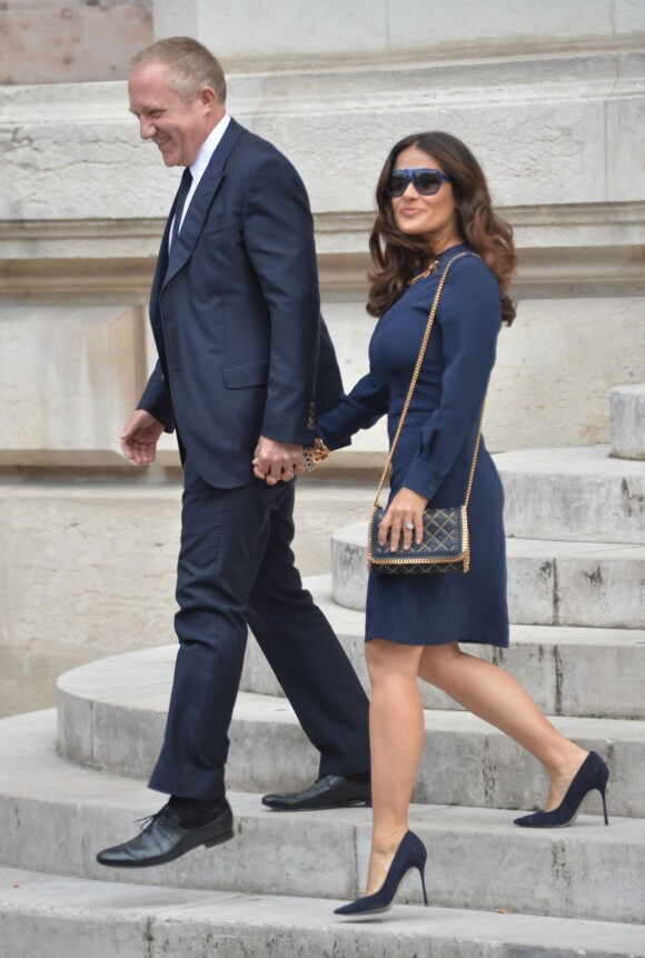 François-Henri Pinault et sa femme Salma Hayek - People à la sortie du défilé de mode "Stella McCartney", collection prêt-à-porter printemps-été 2016, à Paris. Le 5 octobre 2015