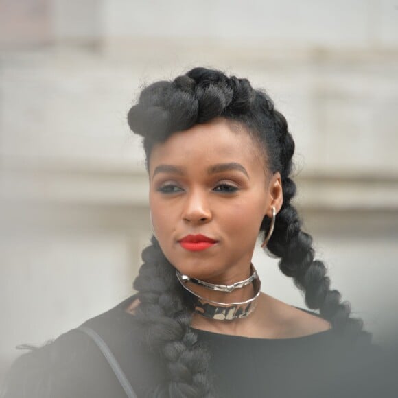 Janelle Monáe - People à la sortie du défilé de mode "Stella McCartney", collection prêt-à-porter printemps-été 2016, à Paris. Le 5 octobre 2015  People at Stella McCartney fashion show S/S ready-to-wear 2016 in Paris. On october 5th 201505/10/2015 - 