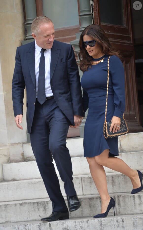 François-Henri Pinault et sa femme Salma Hayek - People à la sortie du défilé de mode "Stella McCartney", collection prêt-à-porter printemps-été 2016, à Paris. Le 5 octobre 2015
