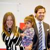 Le prince Carl Philip et la princesse Sofia de Suède, en visite dans la province de Dalarna dont est originaire la princesse, se sont notamment attardés le 5 octobre 2015 auprès d'enfants de réfugiés au foyer Welcome Sopranen de Borlänge.