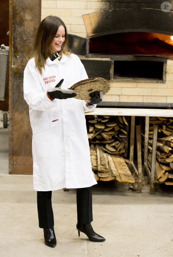 Le prince Carl Philip et la princesse Sofia de Suède ont visité la boulangerie Skevdi à Borlänge. Le 5 octobre 2015  Prince Carl_Philip and Princess_Sofia visit the Skedvi bakery in Borlaenge, Sweden, Oct. 05th, 2015.05/10/2015 - Borlänge