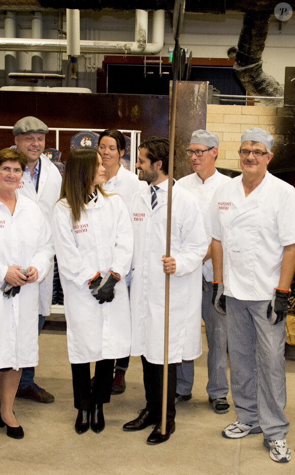 Le prince Carl Philip et la princesse Sofia de Suède ont visité la boulangerie Skevdi à Borlänge. Le 5 octobre 2015  Prince Carl_Philip and Princess_Sofia visit the Skedvi bakery in Borlaenge, Sweden, Oct. 05th, 2015.05/10/2015 - Borlänge