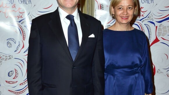Le ministre Bernard Cazeneuve et sa femme face à Priscilla, soir de gala !